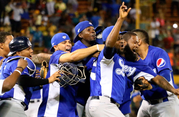 Licey derrota a las Águilas en la final del beisbol dominicano