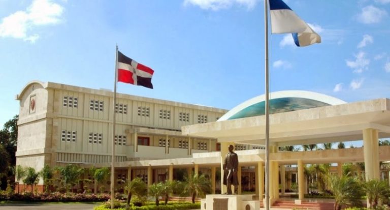 FAPROUASD no iniciará semestre en demanda de aumento salarial