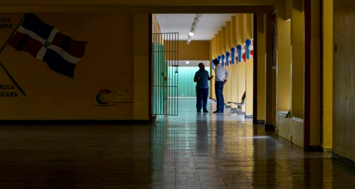 Paro de profesores pone en peligro el año escolar