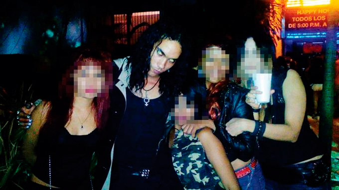 Primera esposa lo dejó por amenaza de muerte