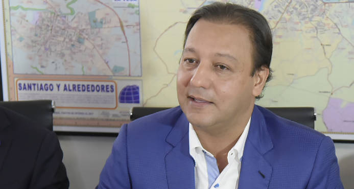 Alcaldía de Santiago cancela a dos ejecutivos por irregularidades