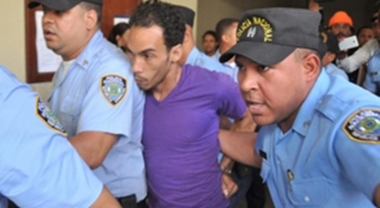 Dictan un año prisión contra asesino de pareja e hijastros