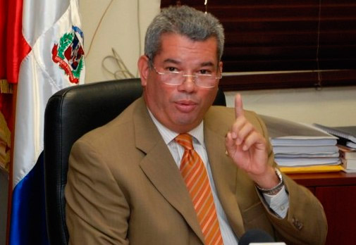 Senador Montecristi pide cárcel para empresarios que contraten ilegales