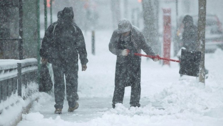 Las fuertes tormentas cubren de nieve el centro de Estados Unidos