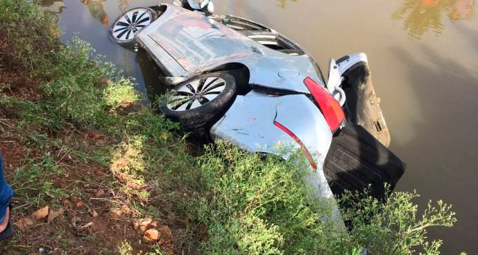 Seis personas muertas tras caer carro a canal de riego en Arenoso