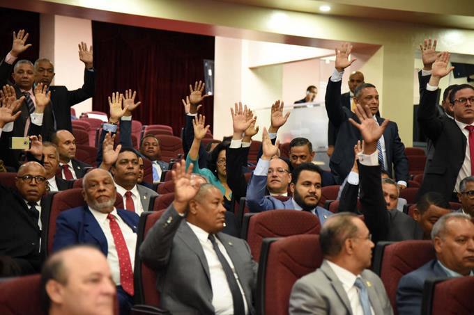 (Vídeo) Crecen voces que piden sanción para diputados del PRM no fueron a sesión de Ley de Partidos