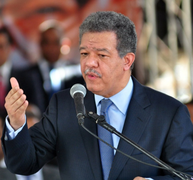 Dicen ya un millón firmó formulario de apoyo a Leonel Fernández