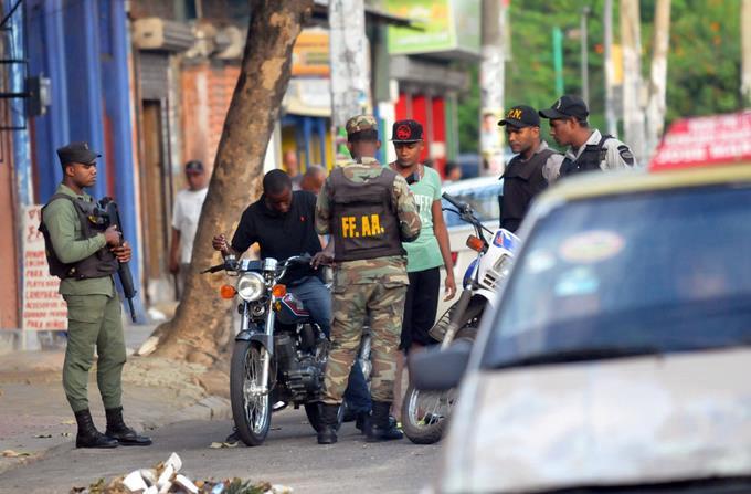 Más 10 mil agentes patrullan calles de RD para enfrentar delincuencia