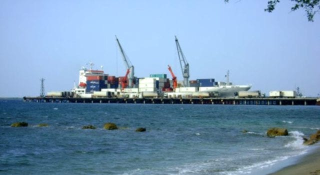 Rechaza ampliación de puerto Manzanillo
