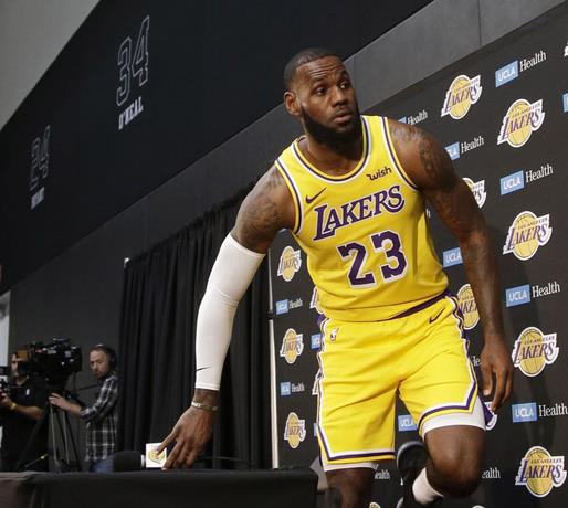 LeBron admite Warriors muy superiores a Lakers 1 LeBron James amarillo