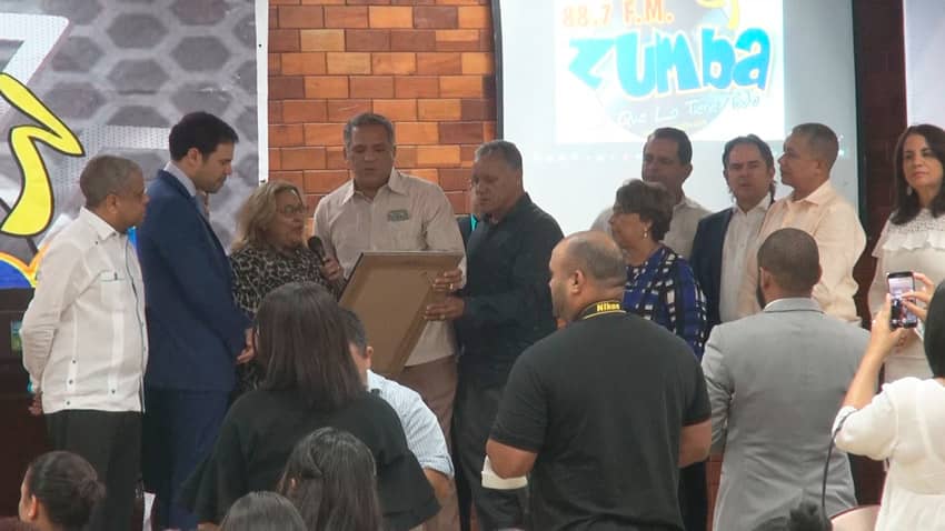 Roberto Salcedo visitante ditinguido