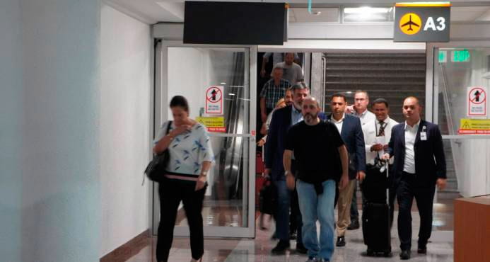 Víctor Díaz Rúa regresa al país horas antes de cumplirse el permiso otorgado por el juez