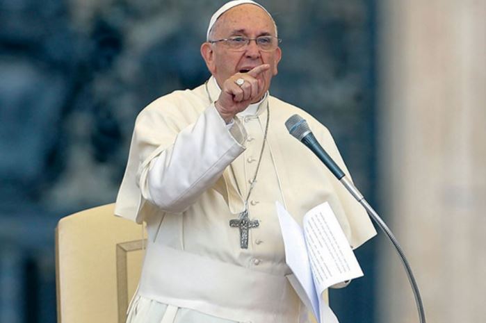 El papa dice que no basta con pasar página de abusos, hay que dar reparación