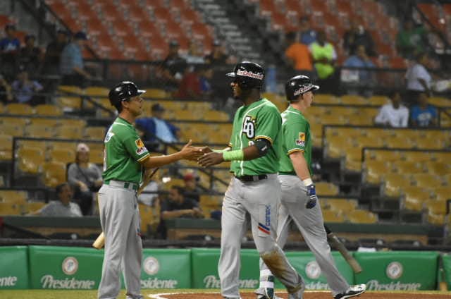 Estrellas vuelven a derrotar al Licey; triple empate en tercero