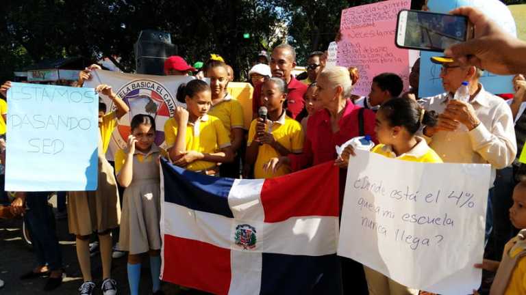 Apmae realiza caminata con estudiantes y profesores (vídeo)