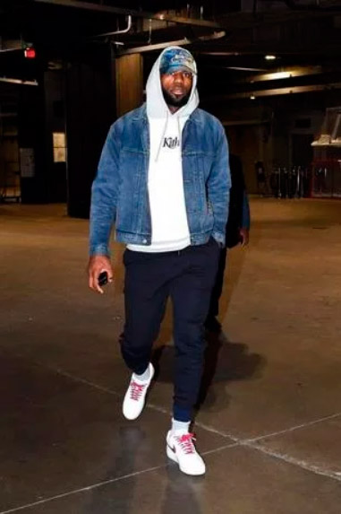 «El Rey» LeBron ya se puso sus Nike «De Lo Mío»