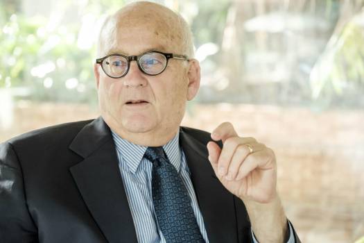 “Hay demasiados estudiantes en las universidades”