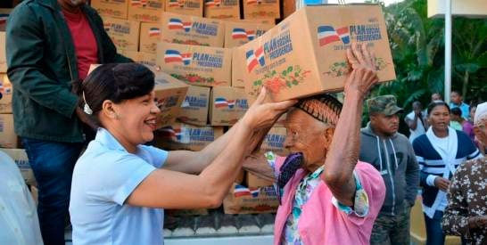 Comienzan a repartir desde hoy RD$1,500 millones en canastas navideñas 5 Comienzan a repartir desde hoy RD$1,500 millones en canastas navideñas