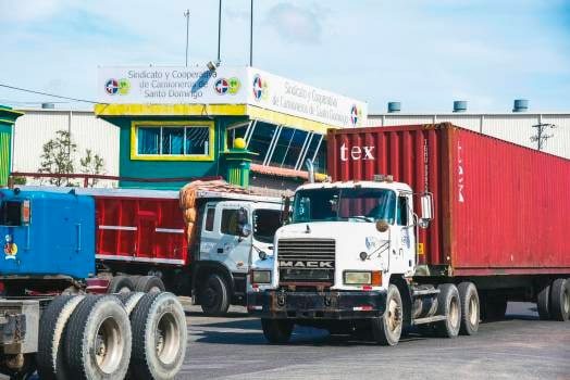 Prohíben circulación de camiones de tres colas