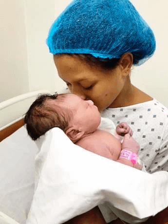 Es una niña y pesó 7 libras, el primer nacimiento del año 2019 en la Maternidad de Los Mina