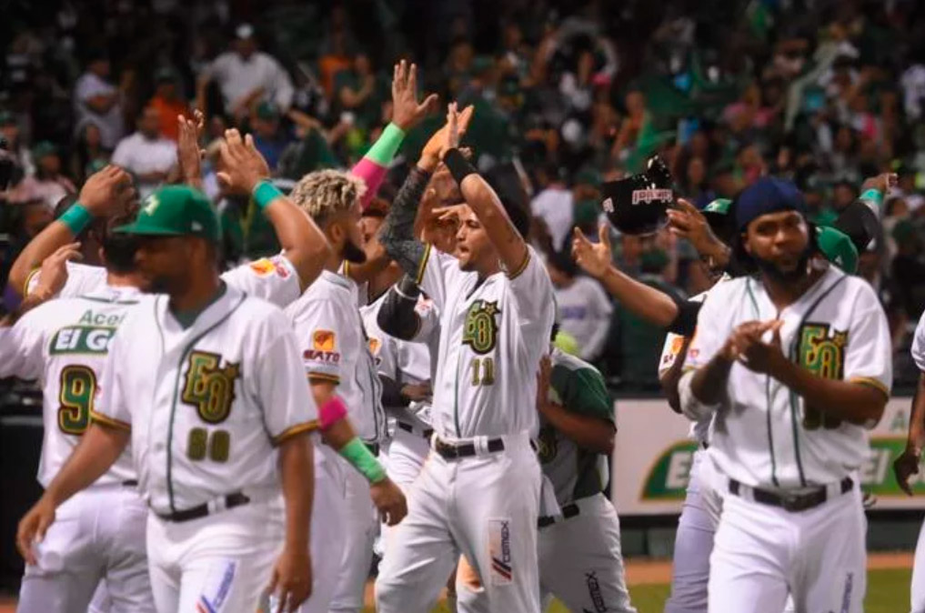 Las Estrellas superan a Leones y aseguran empate para avanzar a la serie final 1 Estrellas ganan