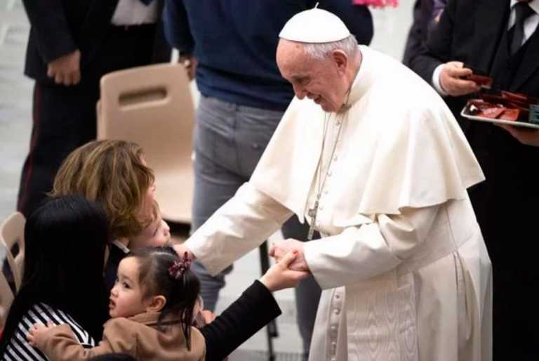 El papa denuncia una cultura hostil a la humanidad, aliada con el dinero