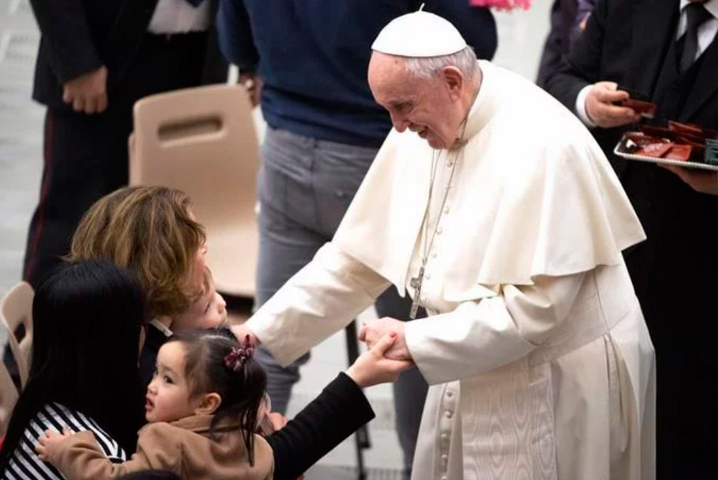 papa denuncia cultura hostil