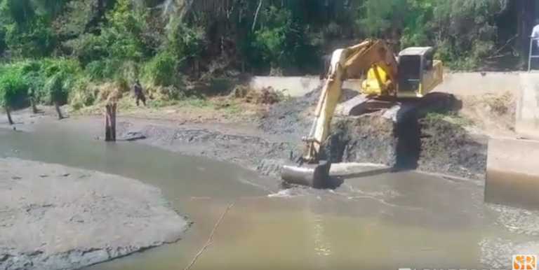 Con ayuda de ISM Inapa limpia Obra de Toma