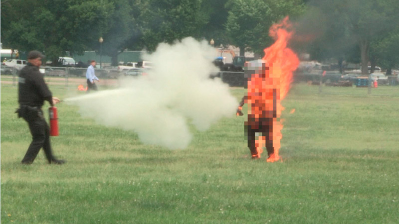 Hombre prende fuego Casa Blanca FE