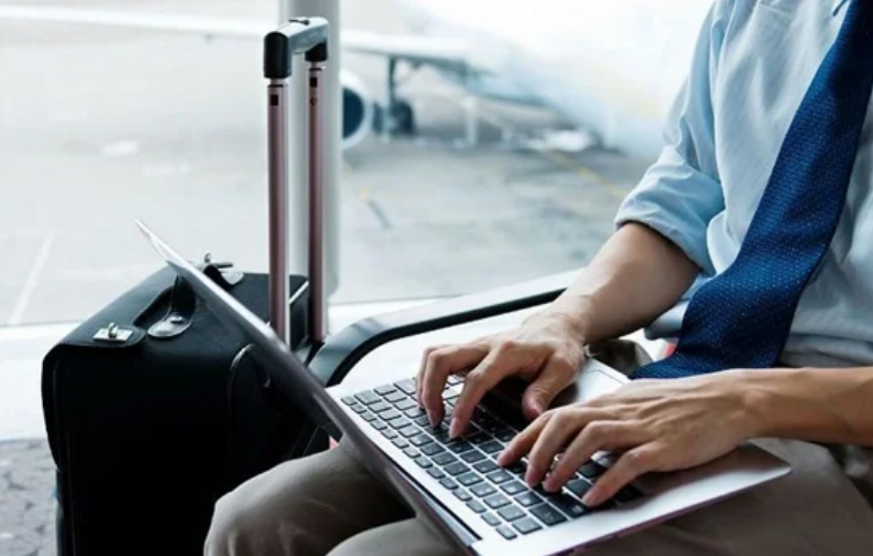 Autoridades EE.UU aumentan revisión equipos electrónicos en aeropuertos 1 pc