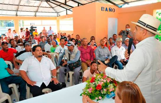 Ministro de Agricultura propone litro de leche en finca se pague a RD$26.60