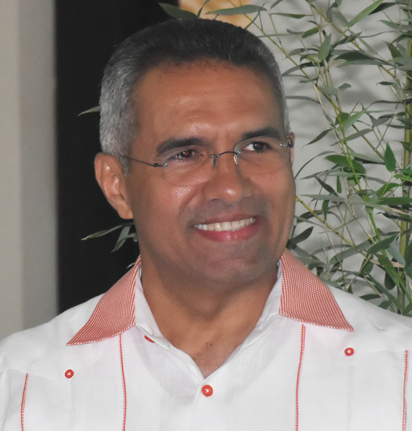 Nestor Estevez vaso lleno vacio