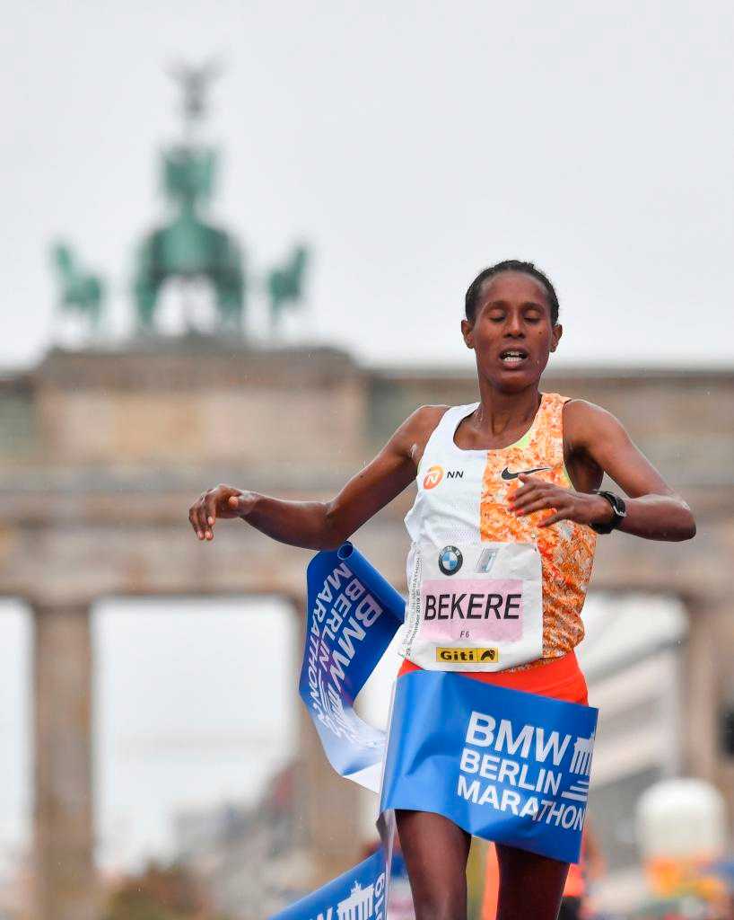Bekele se queda a dos segundos del récord del mundo en el Maratón de Berlín (+vídeo) 3 Bekere campeona Berlin 2019 FE