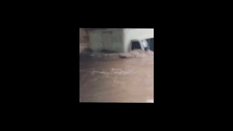 Río Cana arrastra camión (+vídeo)