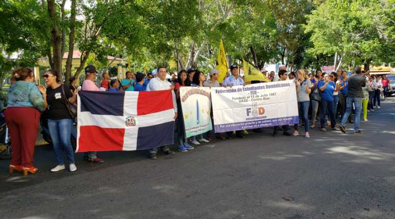 Marchan en Santiago Rodríguez exigiendo la construcción de edificios para el Centro de la UASD 2 Marchan en Santiago Rodríguez exigiendo la construcción de edificios para el Centro de la UASD