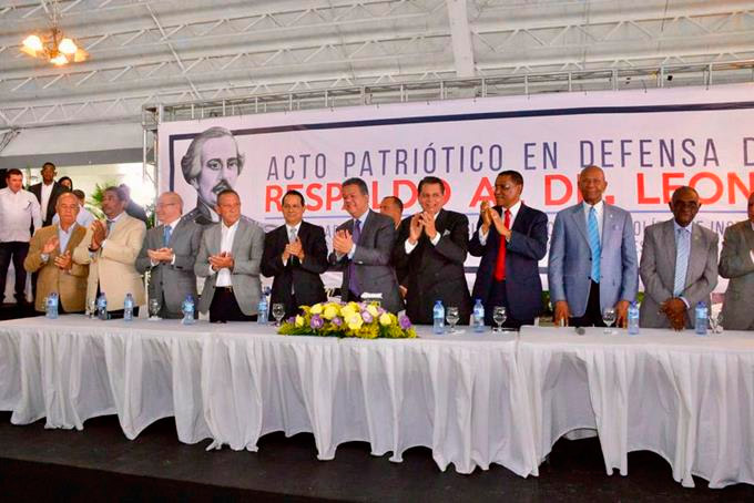 El plan de usar exmilitares en las mesas electorales enciende el debate político