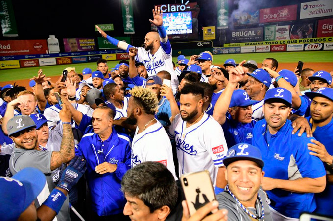 Gana Licey y pasa a la final para enfrentarse a los Toros del Este (+vídeo) 1 Gana Licey y pasa a la final para enfrentarse a los Toros del Este (+vídeo)