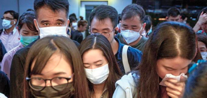 El mundo se encierra ante la embestida del coronavirus