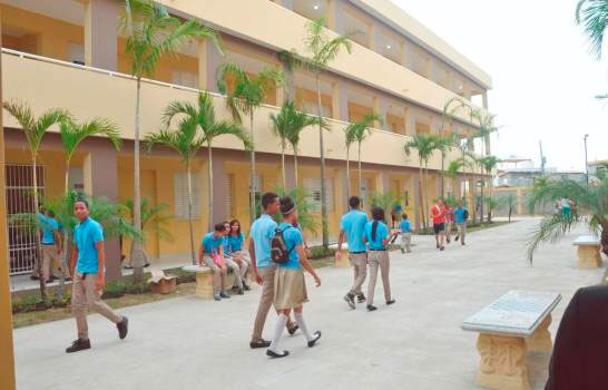 Algunos profesores favorecen que se dé por terminado el año escolar 4 Algunos profesores favorecen que se dé por terminado el año escolar