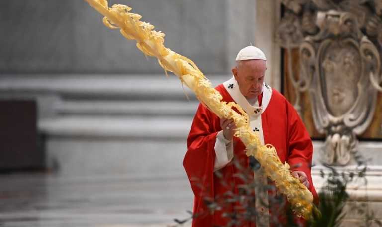 Papa inaugura Semana Santa; pide valentía para enfrentar la Covid-19