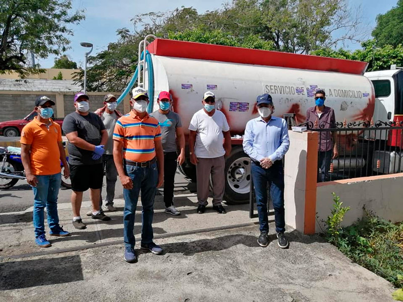 Camion Antonio Cruz agua