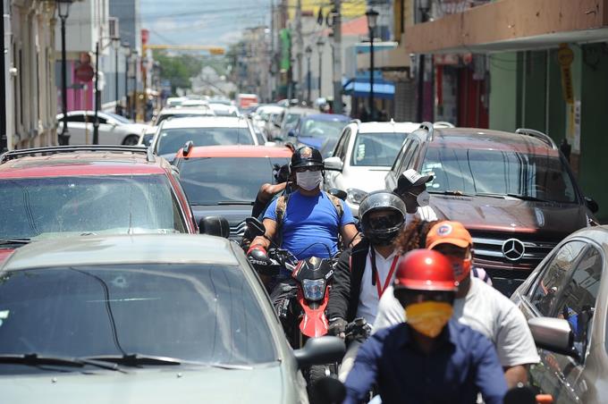 Se activan las actividades económicas y del transporte en Santiago