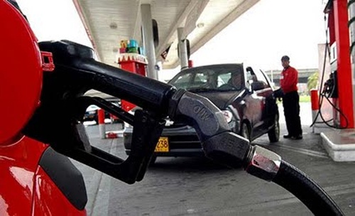 Suben entre $5.00 y $9.50 pesos los precios de los combustibles en la RD 1 gasolinera