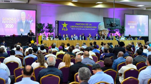 Presidente Danilo Medina llama a los peledeístas a defender el voto