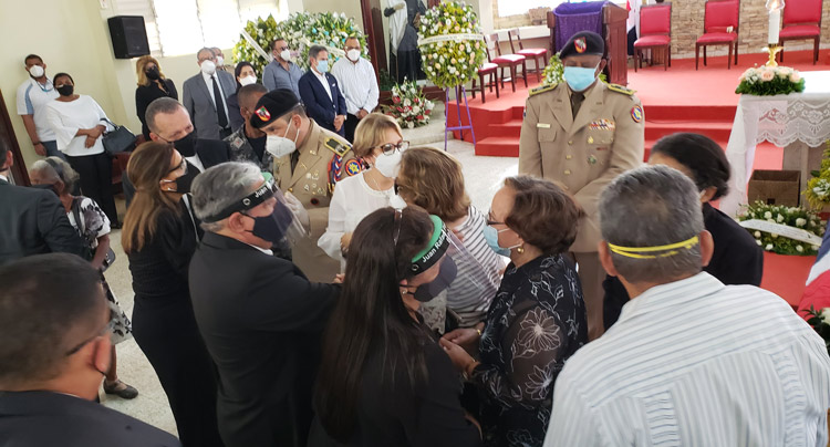 Sepultan expresidente del senado, Juan Rafael Peralta Pérez (fotos + vídeos) 2 Sepelio Juan Peralta Perez iglesia 2