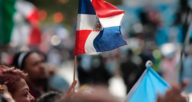 Bandera dominicana mujeres FE