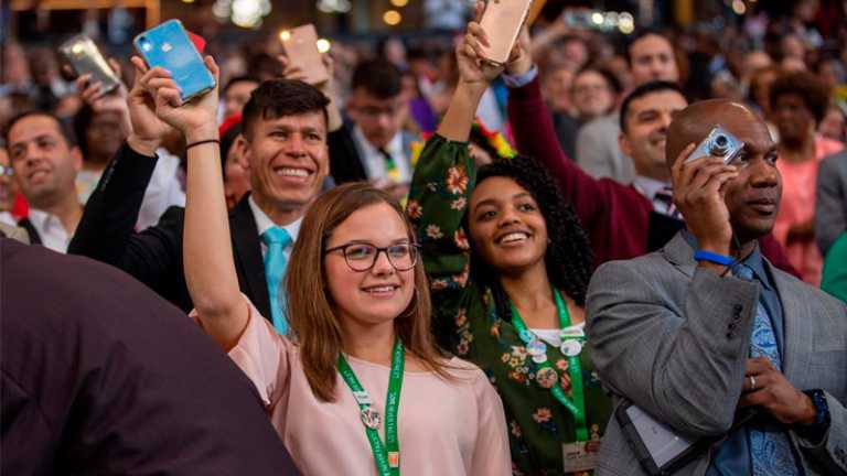 Testigos de Jehová inauguran Asamblea mundial por internet