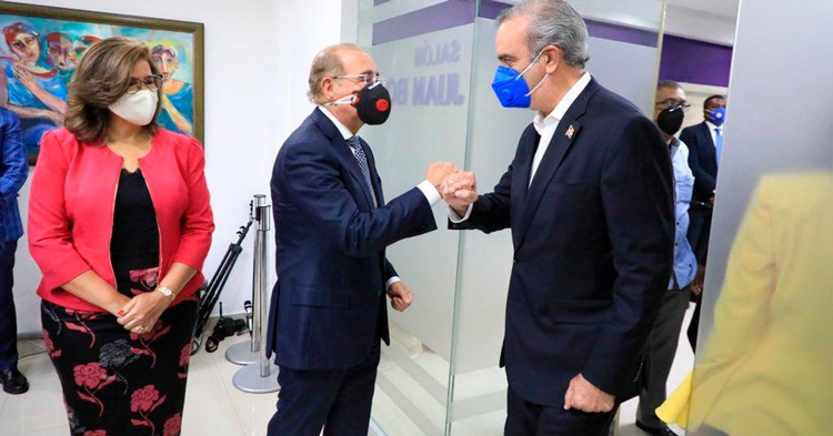 Luis Abinader está reunido con Danilo Medina y alta dirigencia del PLD