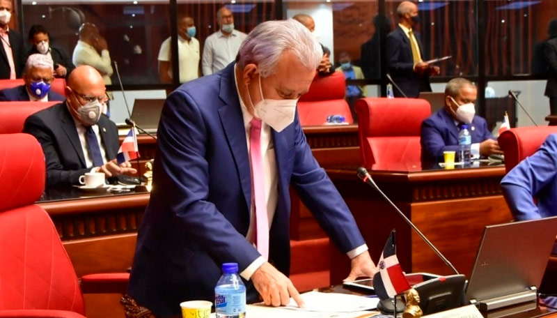 Senado investiga ministerios FE