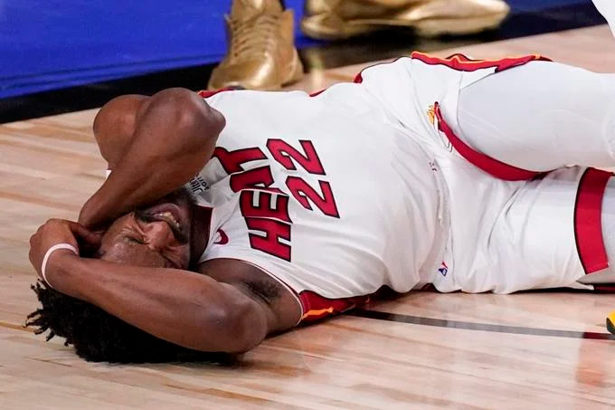 A los Lakers no les gustaron las llamadas, pero la NBA dice que fueron las correctas 1 A los Lakers no les gustaron las llamadas, pero la NBA dice que fueron las correctas